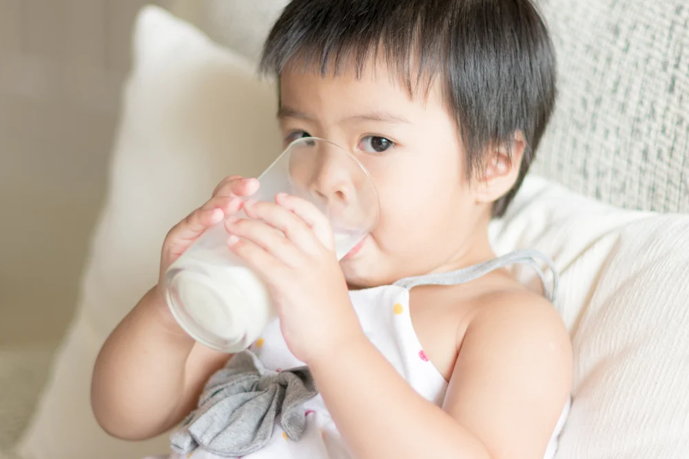 Sederet Manfaat Minum Susu untuk Anak Sebelum Tidur